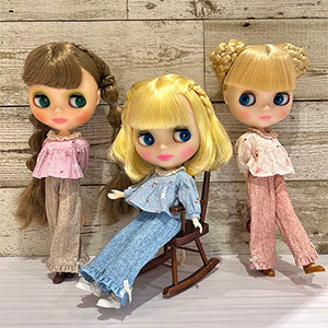 New items "Fluffy blouse" and "Ruffle hem pants" from Dear Darling fashion for dolls produced by Junie Moon are now on sale!