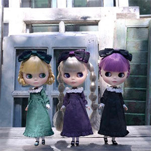 A new item from Dear Darling fashion for dolls produced by Junie Moon, “Frilled Yoke Long Dress Set” is now on sale!