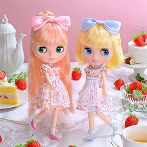 A new item from Dear Darling fashion for dolls produced by Junie Moon, “Dress with lace apron set" is now on sale!