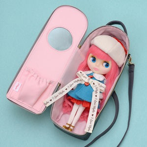 We are pleased to announce our new January product “Blythe Graceful Doll Bag”.