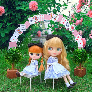 Alice-image clothing from "Dear Darling Fashion for Dolls" produced by Junie Moon!