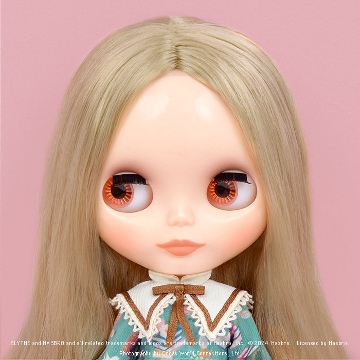 Neo Blythe “Kendra the Bibliophile"